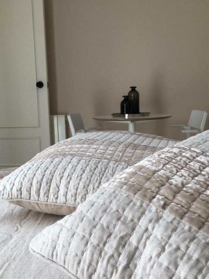Bed and Breakfast Casa Balmins Сиджес Экстерьер фото